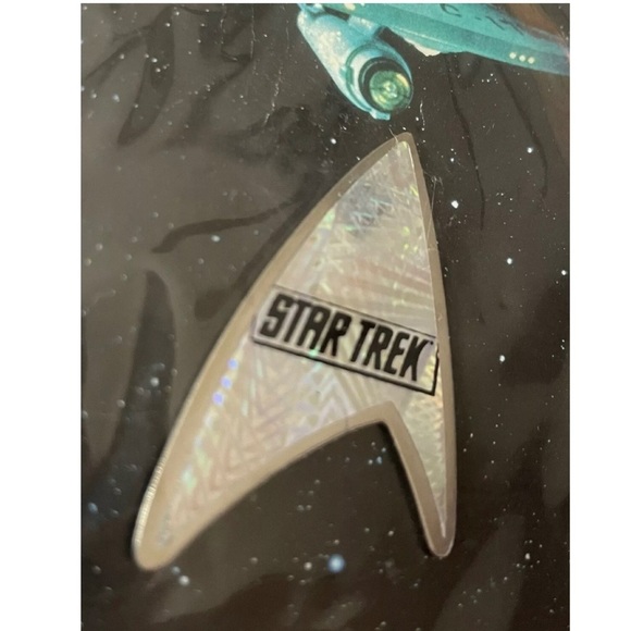 Star Trek Insignia Badge Hologram Pin NWT New Sealed Fandom NEW - Picture 2 of 5